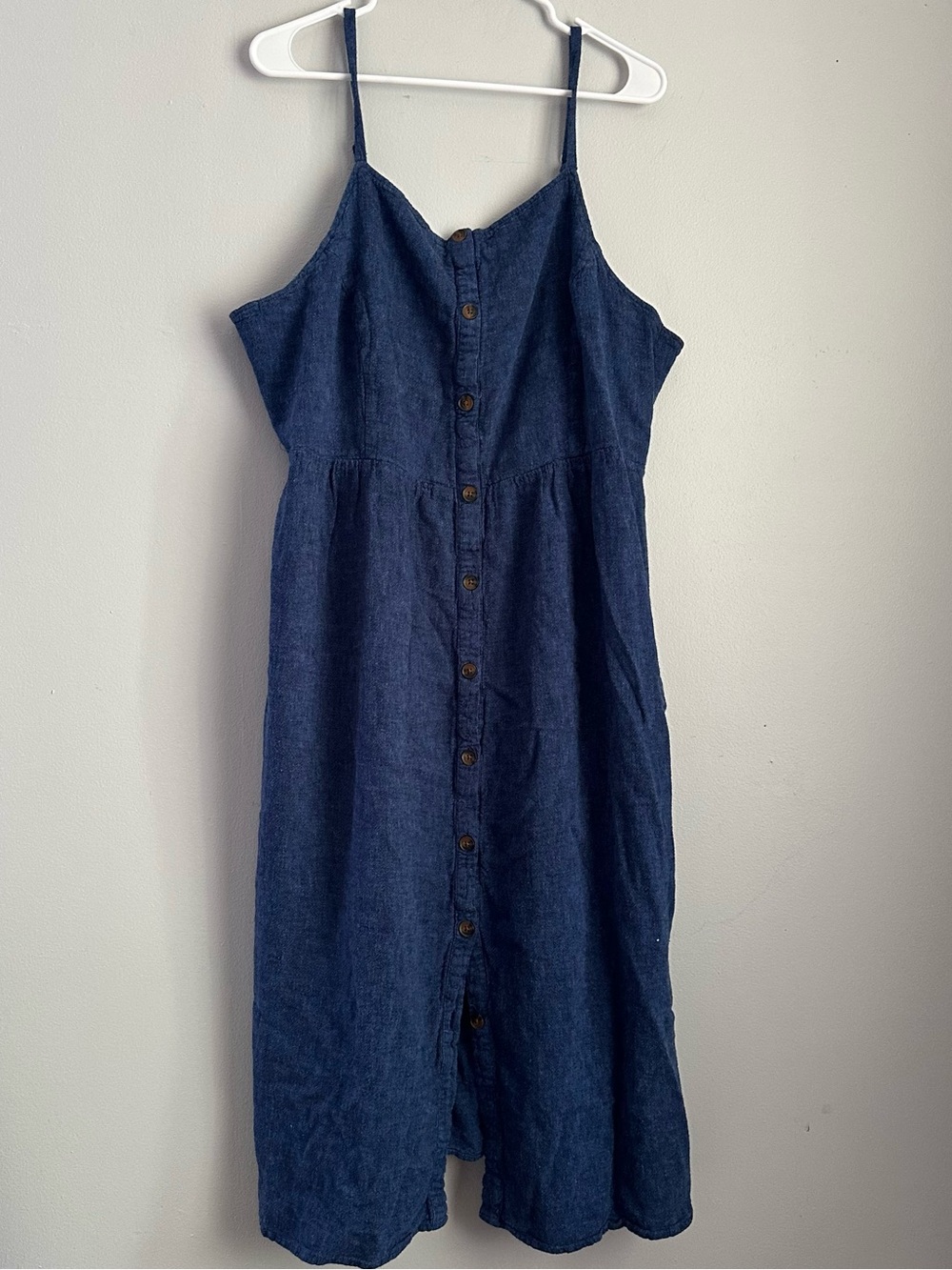 XXL women’s old navy smocked spaghetti strap denim midi dress